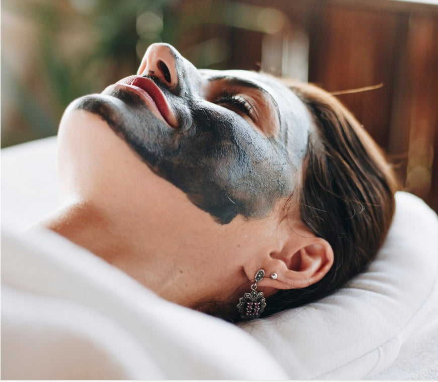 Unlock Radiance: The Science Behind PICOmax Carbon Facial